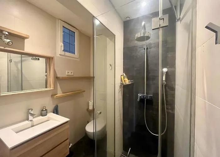 Bright - Canal View Paris